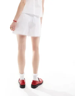 Glamorous High-waist Lace Edge Shorts In White For Women -Glamorous Shop 206681065 4