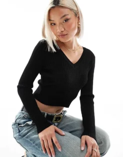 Glamorous V-neck Crop-top In Black For Women